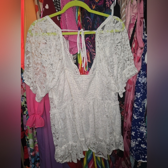 ⚘️Like new TORRID 2x Lace V neck Blouse - Picture 3 of 3